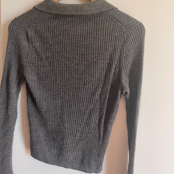 Uniqlo Gray Ribbed Sweater - Picture 4 of 4